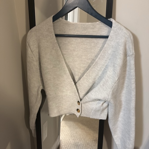 Gray Buttoned Cropped Sweater size small - Picture 4 of 5